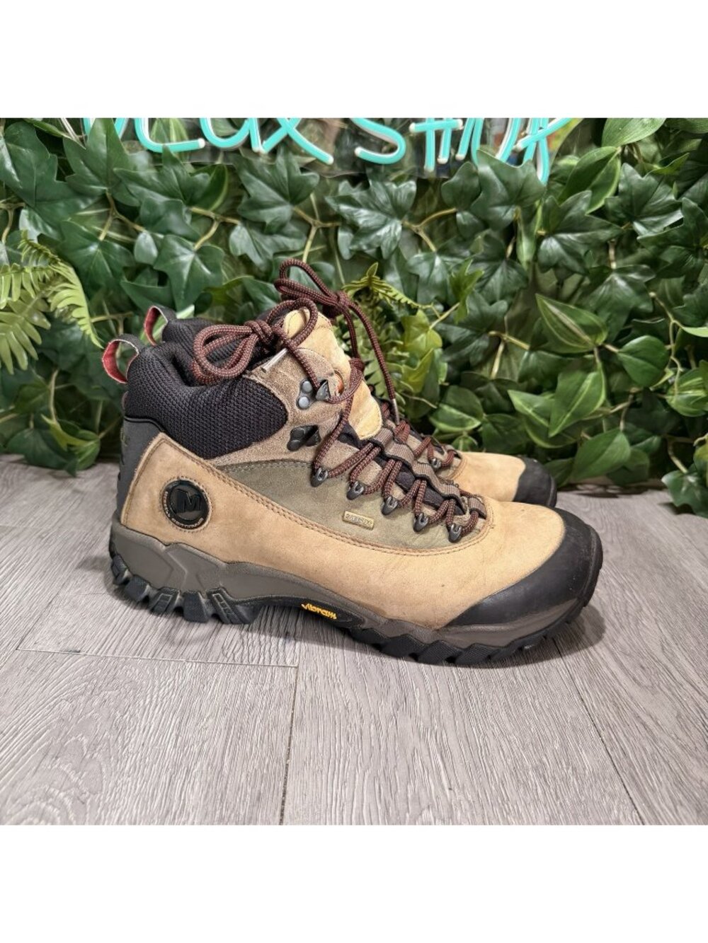 Merrell Phaser Peak Waterproof Men 10.5 Brown Hiking Boots Vibram Leather J53683